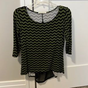 3/4 sleeve green/black patterned top